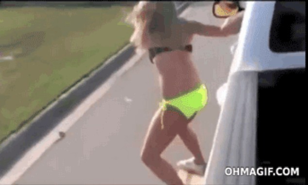 Chica speedboarding intento falla
